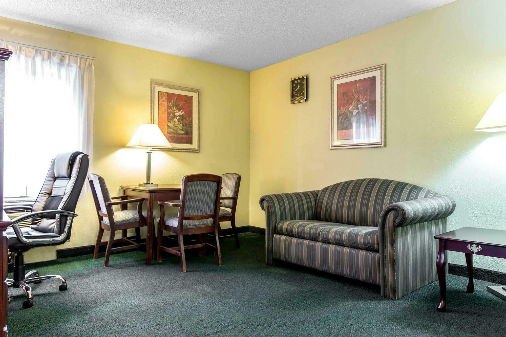 Lake Norman Inn And Suites Cornelius Buitenkant foto